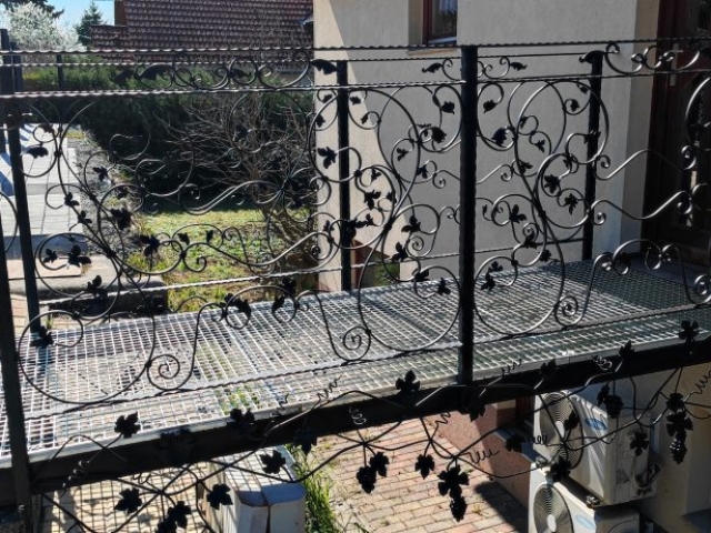 lakatos, lakatos Pécs, műanyag hegesztés, műanyag hegesztés Pécs, alumínium hegesztés, alumínium hegesztés Pécs, rozsdamentes anyagok hegesztése, előtetők készítése, filagória készítése