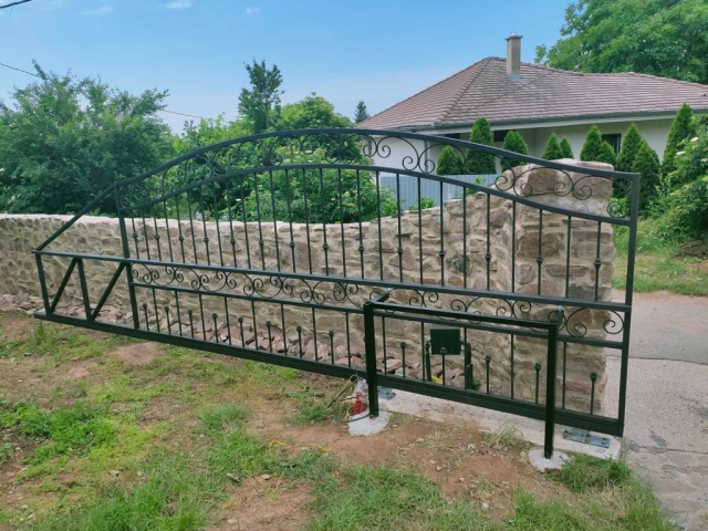 lakatos, lakatos Pécs, műanyag hegesztés, műanyag hegesztés Pécs, alumínium hegesztés, alumínium hegesztés Pécs, rozsdamentes anyagok hegesztése, előtetők készítése, filagória készítése